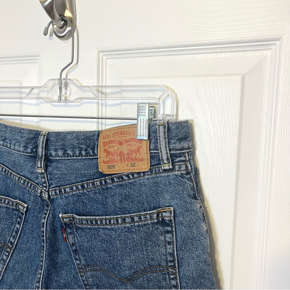 ✧･ﾟlevi’s distressed shorts